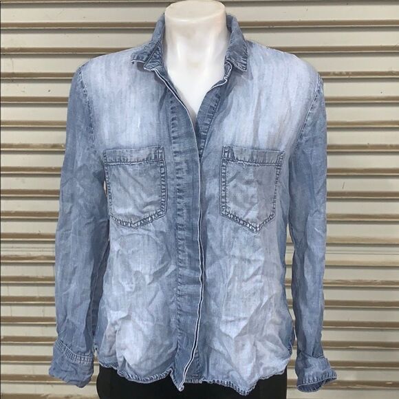 Cloth & Stone chambray button up top - Picture 3 of 8
